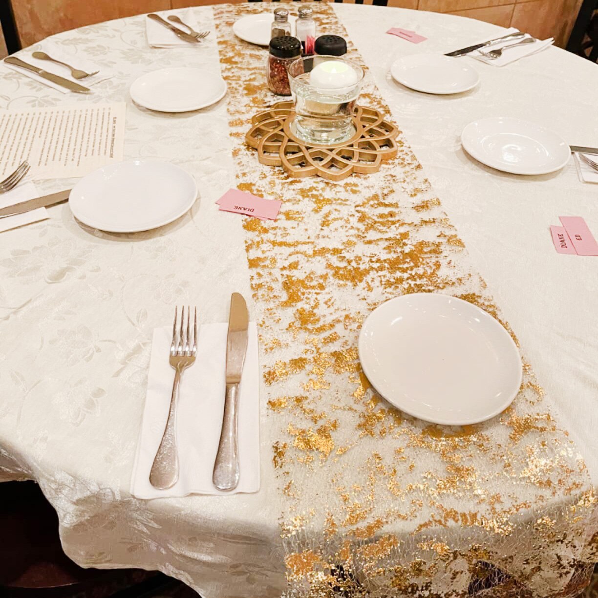 Sparkle Metallic Gold Thin Tab - مراجعة Christmas Table Runner وسعره